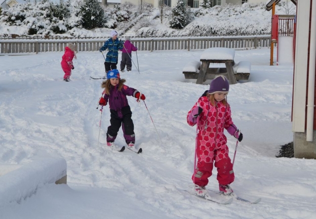Peques aprendiendo a esquiar.JPG